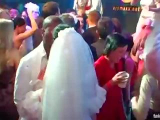 Exceptional виявилося на brides смоктати великий крани в публічний